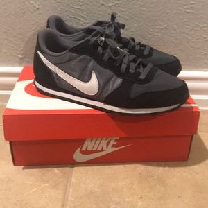 Nike Genicco